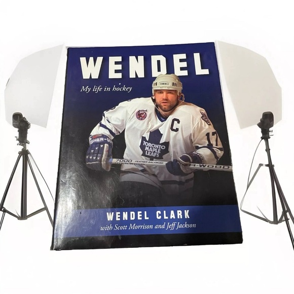 📖Signed copy- Wendel My life in Hockey by Wendel Clark W scott morrison - Picture 1 of 5